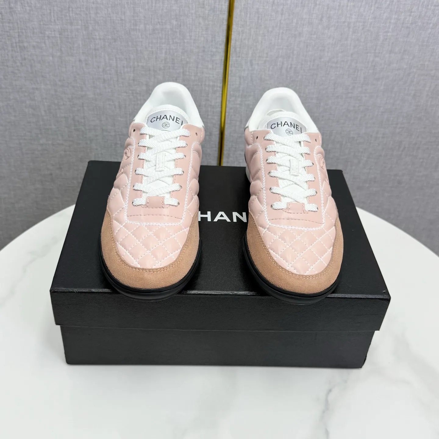 👟👟Ex-factory price 600👟👟Chanel Panda Shoes! 2025 counter's top casual sports shoes. This classic design; the upper is electro-embroidered with a variety of techniques; the outsole is fashionable and sporty; the unusual inclusion of a variety of color matching elements... The diversified mix and match is very good-looking and versatile, and can be used for leisure, fashion, sports, and outdoor... ꫛꫀꪝ Go➫ Materials: ❶Upper made of: original imported first-layer silk cowhide + original waterproof cloth + original first-layer cowhide ❷Inner lining: Original Yangli+wang ❸ Outsole based on: Original TPU combination outsole Counter boutique packaging complete set for women 35–41